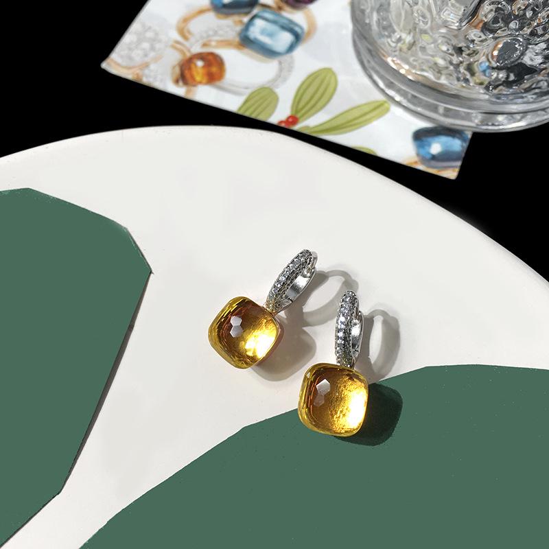 Náušnice puzetky z křišťálu a stříbra S925 ve stylu celebrit – Houbová hlavička s kamenem čtvercového tvaru v barvě bonbónu, zdobená diamanty