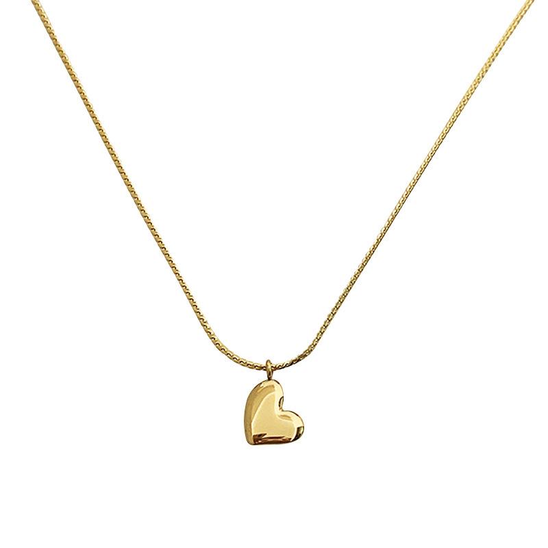 Korean Style Heart Pendant Necklace for Women - Elegant Clavicle Chain with a Fashionable, Unique Design.