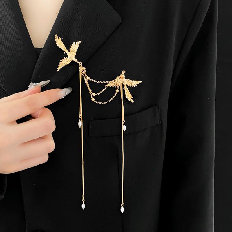 Creative Phoenix Brooches for Women Imitation Pearl Long Chain Tassel Brooch Exquisite Suit Clothing Pins Jewelry Banquet M1