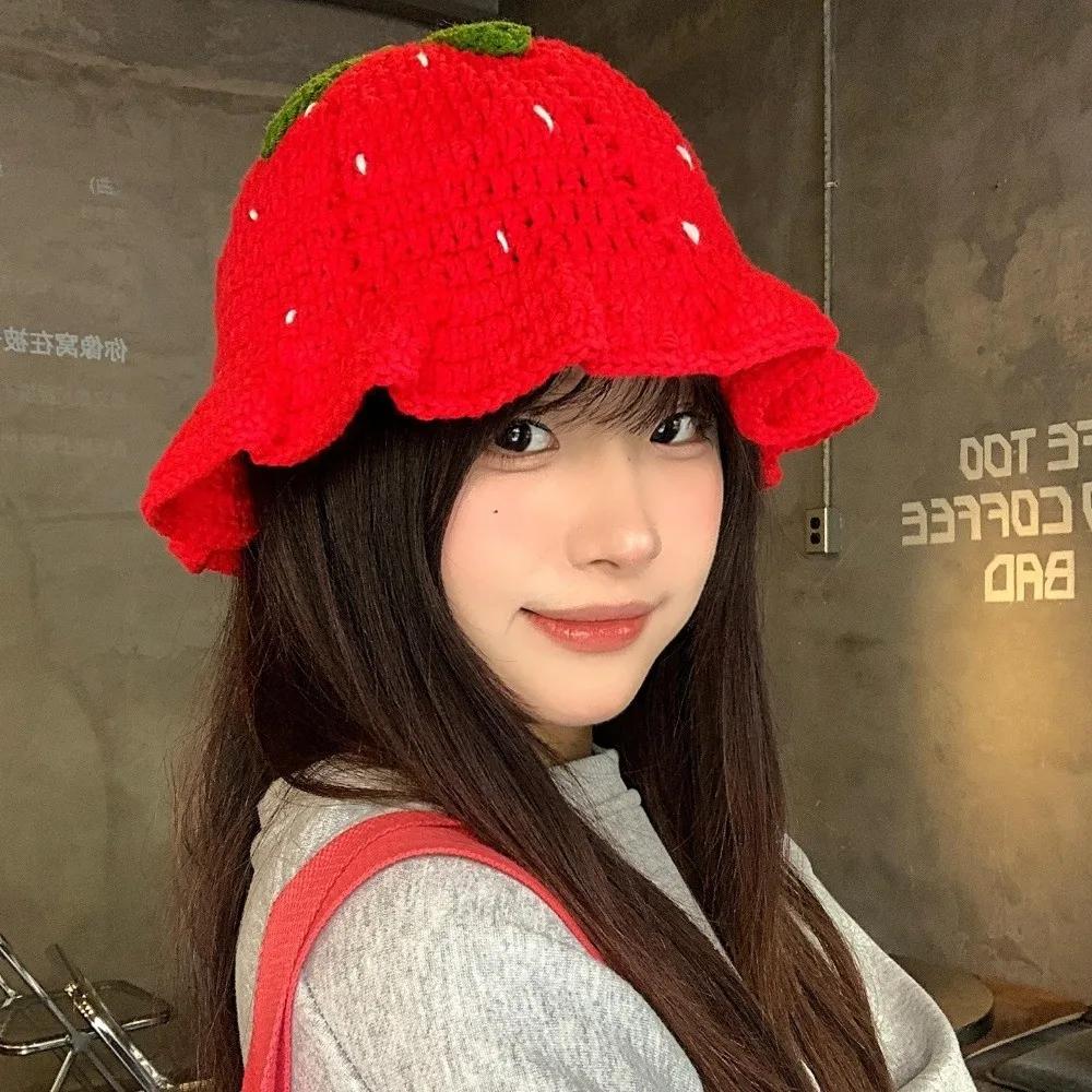 Chapeau de pêcheur fait main mignon Design fraise Chapeau bassine chaud Chapeau tricoté rouge pour fille