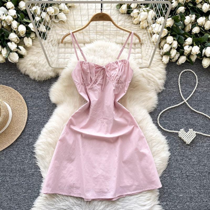 Letní dámské šaty s ramínky bez ramínek a šaty pro horkou holku