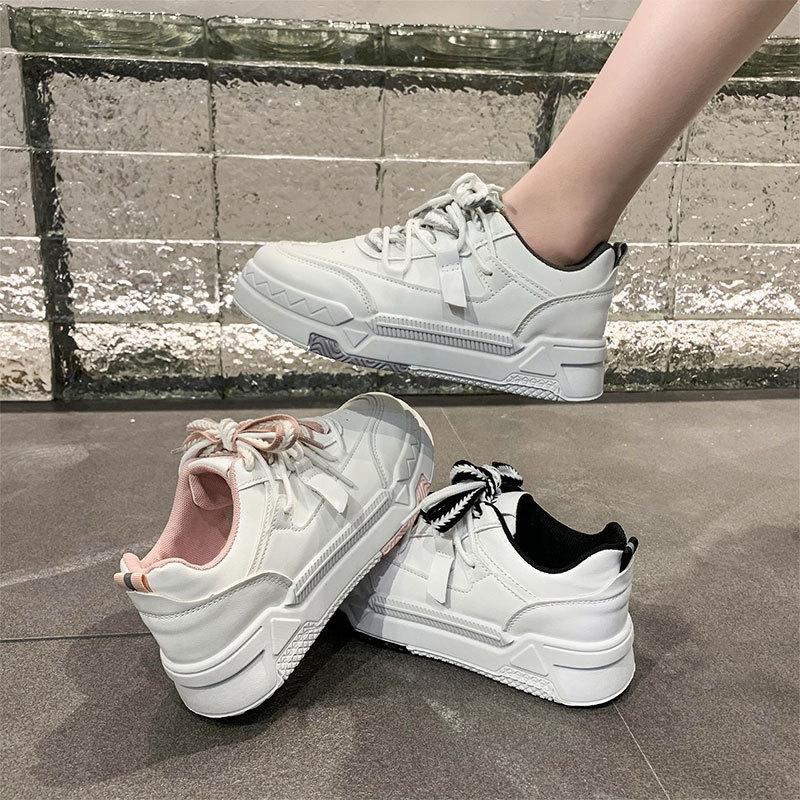 Vielseitiger lässiger Stil Sport-Board-Schuhe Studenten-Laufschuhe Damen Frühjahr 2025 neu Hongkong-Stil beliebte dicksohlige weiße Schuhe
