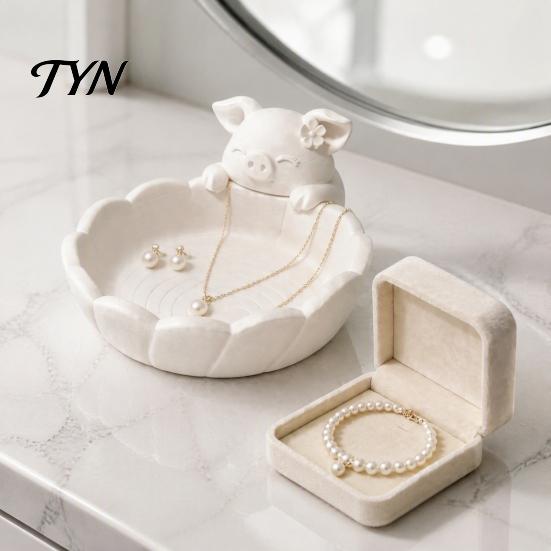 Small Item Storage Container Cute Pig Petal Bowl, Matte Finish 3D Print PLA Tray, Animal Jewelry Dish Trinkets Organization Tray for Vanity