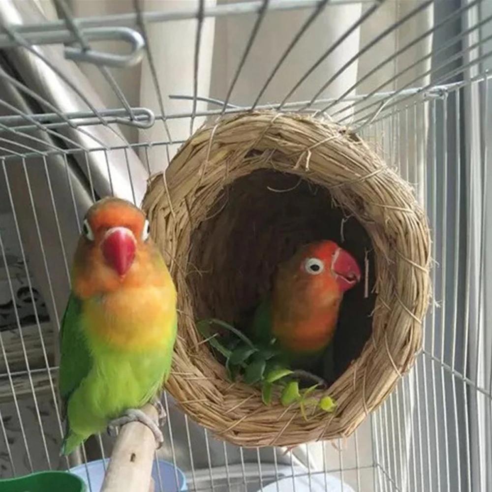 1 adet Doğal El Yapımı Hasır Kuş Yuvası Güvercin Evi Papağan Yuvası Sıcak Evcil Hayvan Yatak Odası Avlusu Küçük Hayvan Kuş Kafesleri