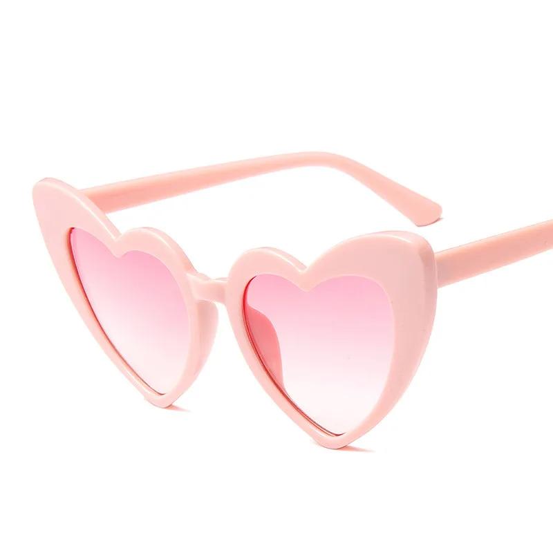 Fashion Plastic Women Heart Oversized Sunglasses Retro Brand Designer Vintage Gradient Cat Eye Sexy Female Sunglasses UV400