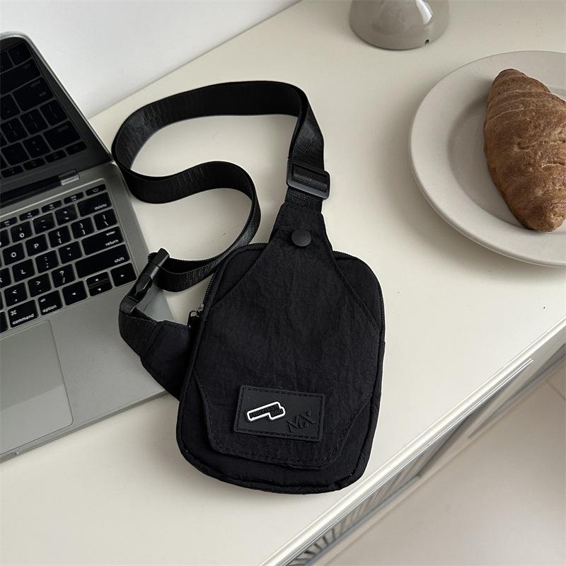 

Breast bag women s bag autumn new light luxury simple shoulder bag contrasting color fanny pack trendy messenger bag