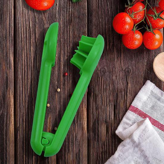 Fruit Cutter Slicer Grape Cutter Tool Tomato Cherry Strawberry Slicer Into 4 Pieces for Vegetable Fruit Salad Kitchen Gadget for Chefs Mom