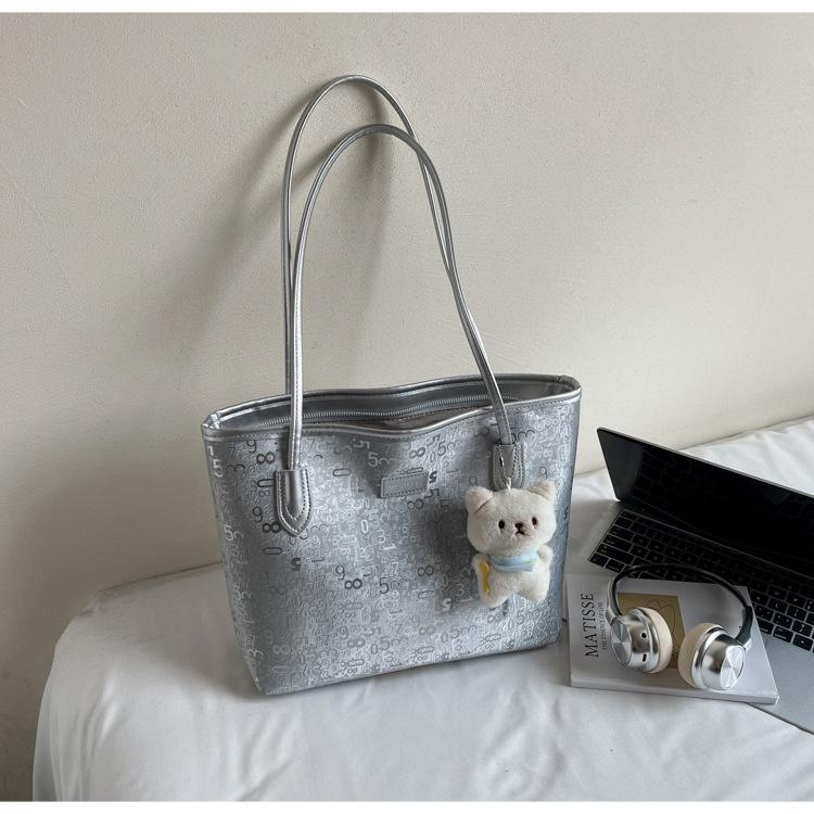 

2025 summer new tote bag women s large-capacity versatile handbag high-end niche design shoulder bag