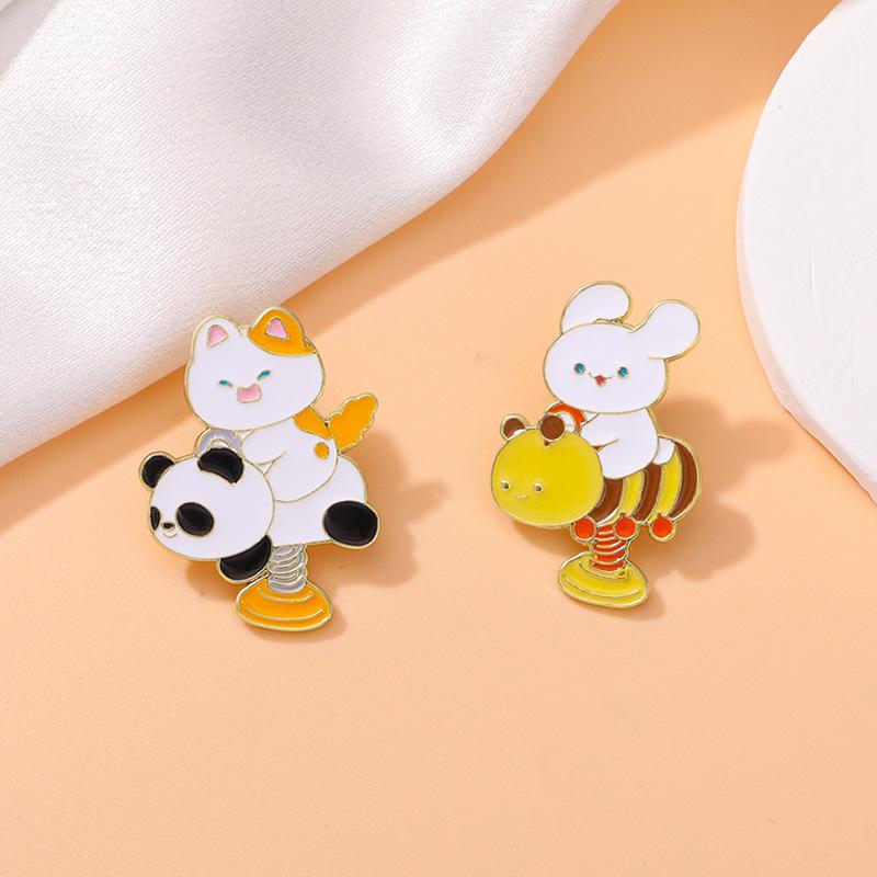 Original small animal brooch rabbit cat bee panda clothes accessories butterfly buckle schoolbag decoration