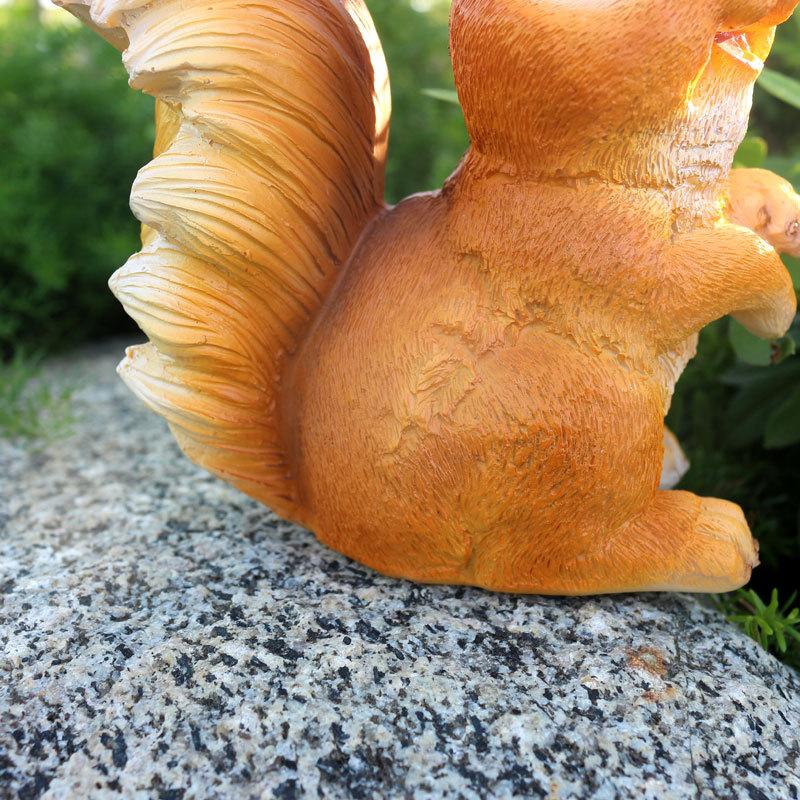 Kreative Outdoor-Harz-Eichhörnchenfigur Simulation Tierkunstwerk als Dekoration