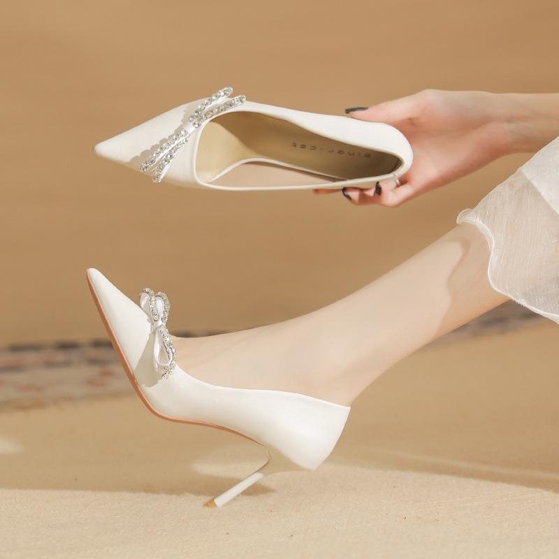 8853 [sheepskin] White High Heels Women's Thin Heels Autumn 2025 New Pointed Rhinestone Bow Single Shoes