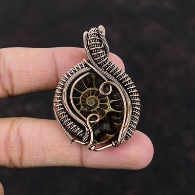 Pendente Gemma Fossile di Ammonite Pendente Avvolto in Filo di Rame Gioielli Etnici Pendente Fatto a Mano Gioielli in Rame Pendente Pietra di Nascita Regalo per Lei