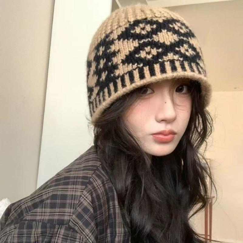 Knitted Hat Women's Hat Fashion Contrasting Colors Autumn and Winter Warm Bucket Hat Niche Big Head Circumference Wool Hat Shows Small Face