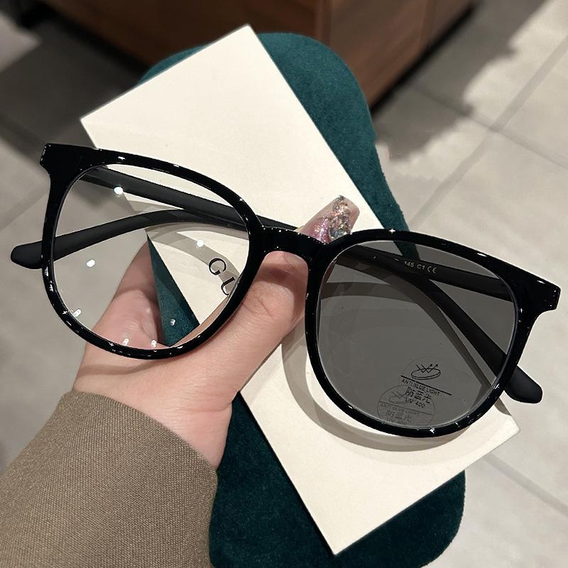Ultra Light Large Round Frame Photochromic Near Sight Glasses Anti Blue Light Myopia Glasses Finished Minus Eyewear 0 To -4.0