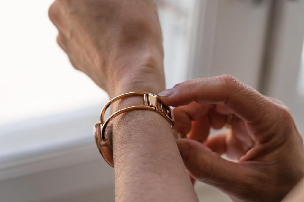 ARNE JACOBSEN ROMAN 53311-1621 34mm Watch, Nordic Design, Water Resistant (Quiet Design with No Second Hand), White Rose Gold with Bangle Strap