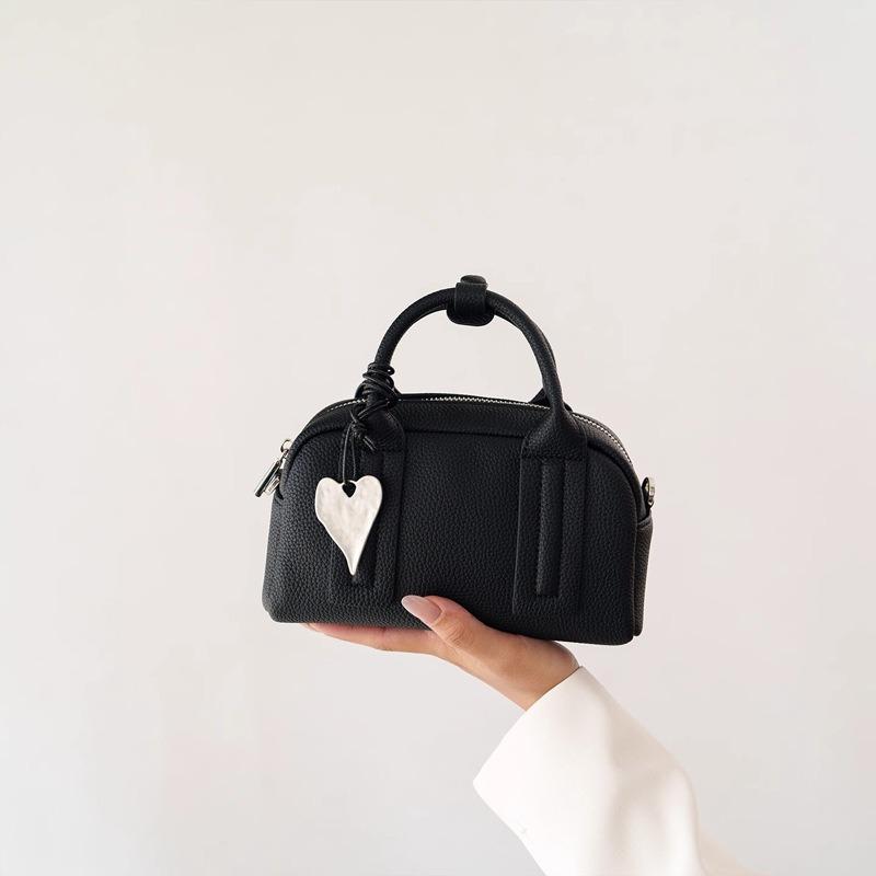 Niche High-end Bag Women's Autumn and Winter New Bowling Bag Fashion Commuter Shoulder Messenger Bag