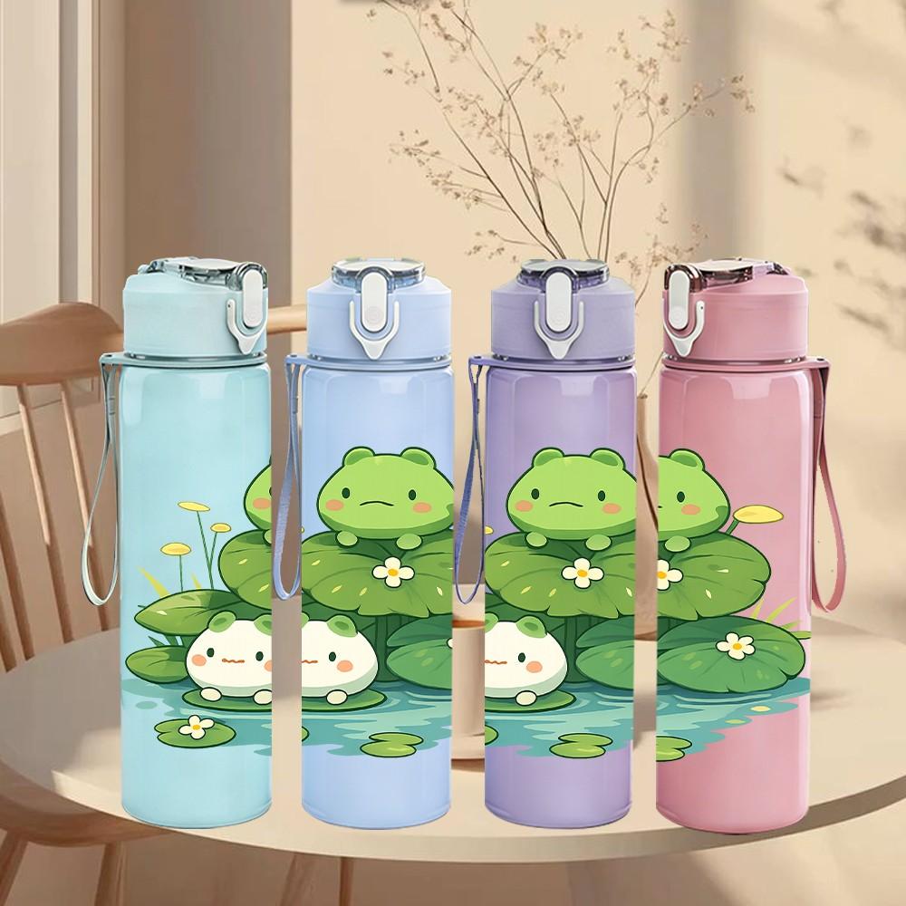 1PC Lotus Pond Frogs 750ml Color Plastic Sports Water Bottle Leakproof Flip Straw Lid Suitable for Sports Office Home Use