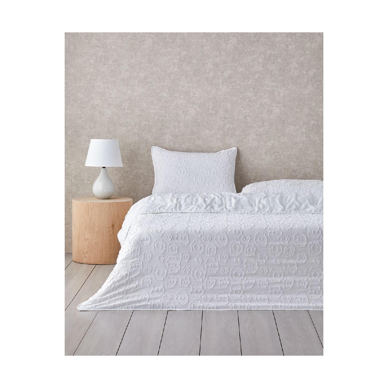 

Dainty Bloom Cut Double Bed Cover Set 200x220 Cm White білий