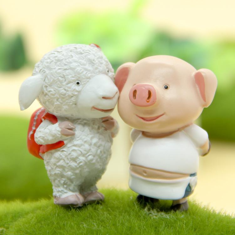 Handmade Resin Pig And Lamb Sculpture With Mini Garden Scene For Gift And Decoration