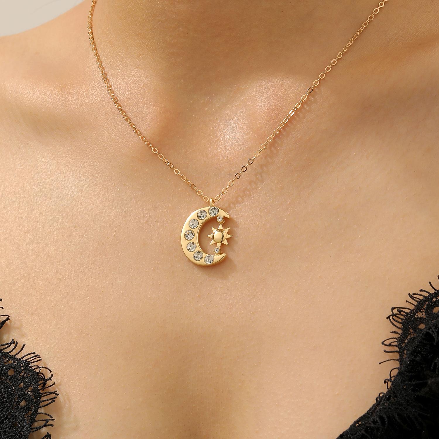 

Zircon Moon Sun Pendant Necklace for Women Men Exquisite Collarbone Chain Vintage Simple Hiphop Punk Versatile Jewelry Gift