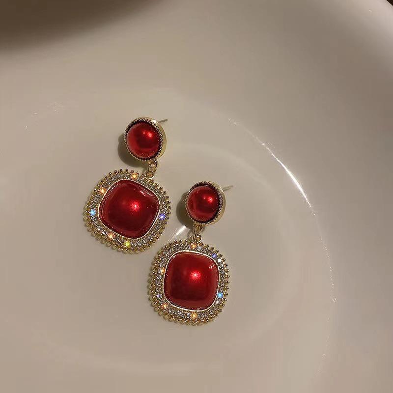 

Модные серьги с геометрическим жемчугом в стиле ретро в Гонконге 2021 года для женщин - легкий роскошный летний аксессуар