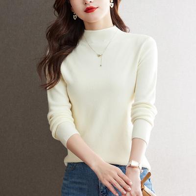 Weiches und anschmiegsames Strickshirt mit halben Rollkragenärmeln für Damen – der neue Frühlingspullover für Damen.
