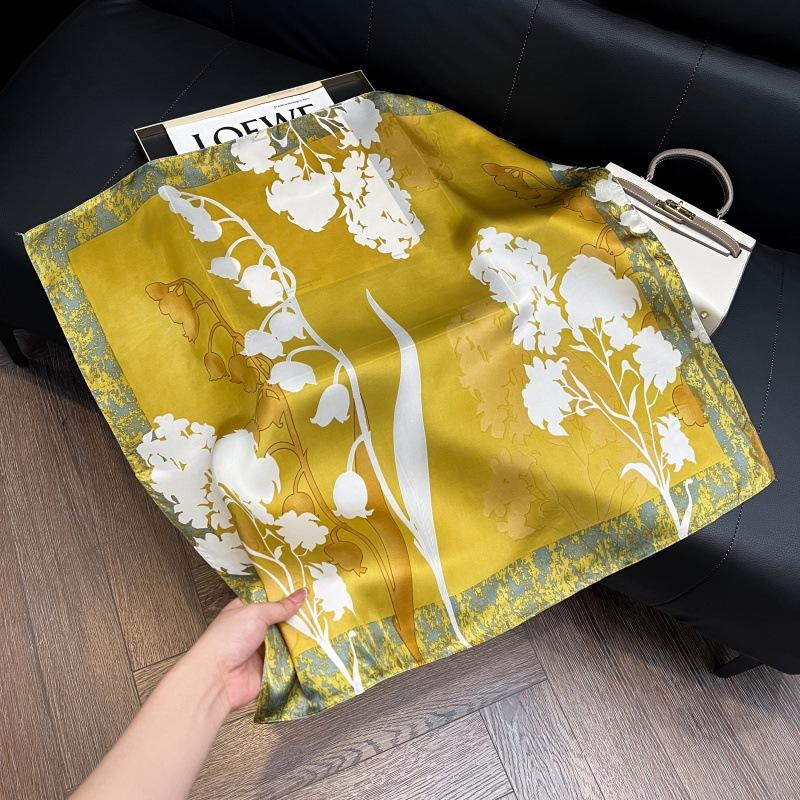 New silk scarf women's fashion versatile high-end small square scarf Korean version neck protection scarf spring and autumn retro scarf binding bag