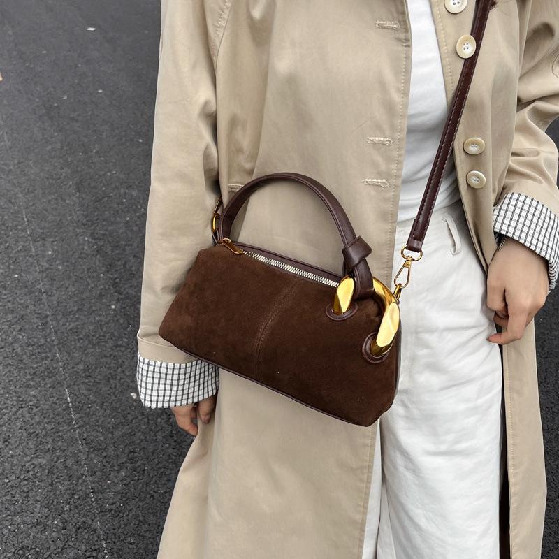 High-end niche bag women's autumn and winter 2025 new matte retro messenger bag popular portable Boston bag