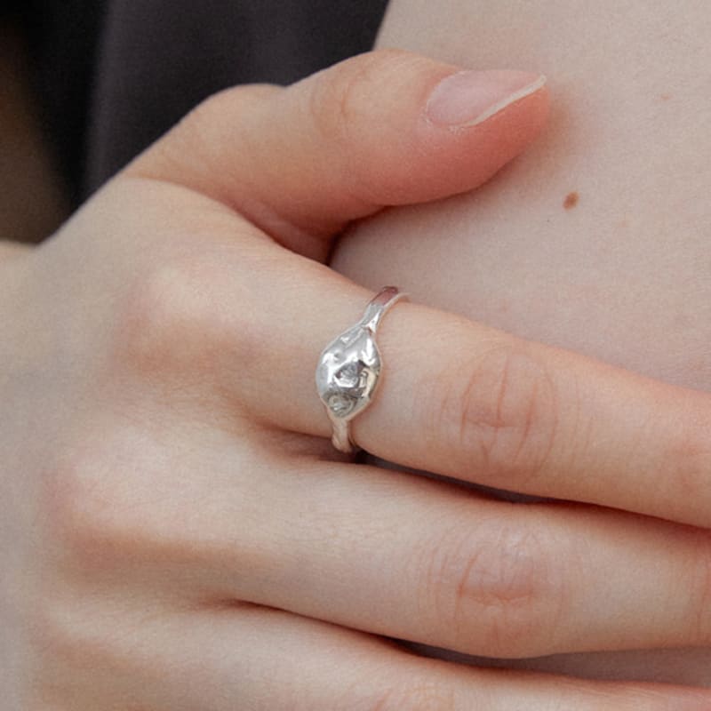 byweekend Monday ring