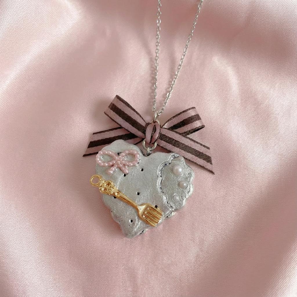 

Bow Love Cookie Shape Pendant Necklace Cute Exquisite Style Daily Wear Girl Jewelry