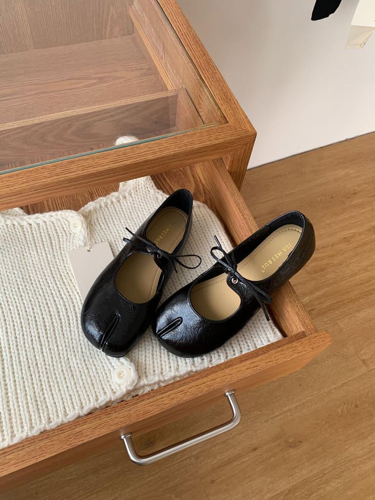 Niche Flat-heeled Pig's Foot Shoes Women's Shoes 2025 New Autumn Horseshoe Pig's Foot Shoes One Pedal Doudou Single Shoes