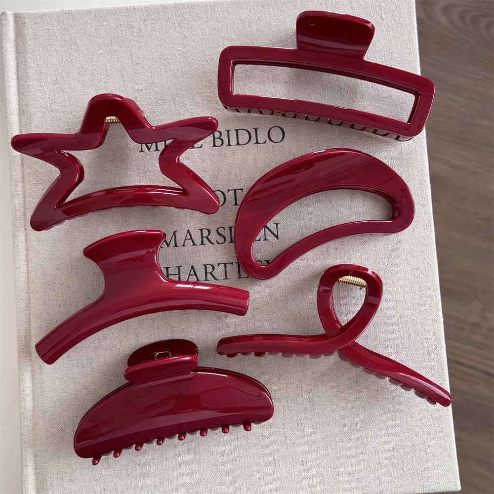 Gold Red Festive Claw Clip: Flashy Hair Accessory for New Year