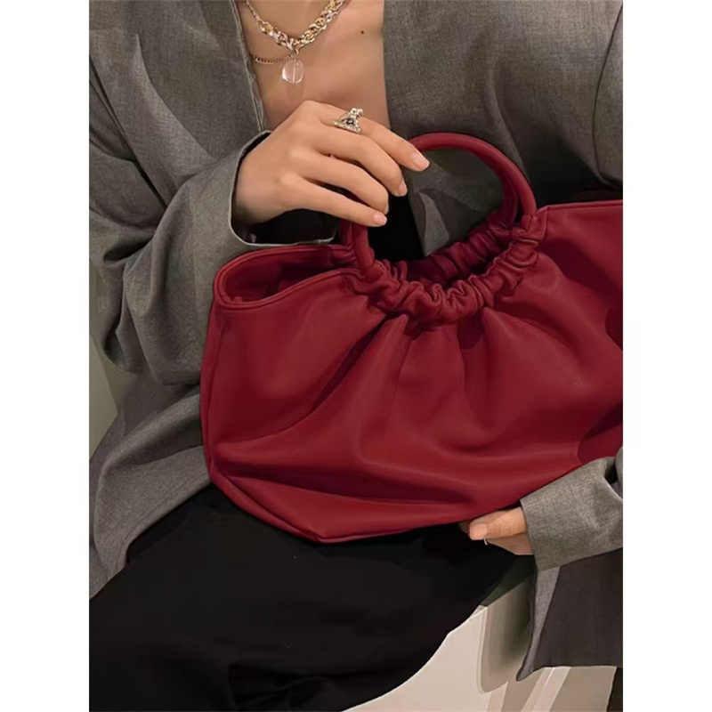 Sacs rouges féminins nouveaux sacs plissés de mariage nuptial à une épaule automne nouveau sac bandoulière de voyage féminin de grande capacité