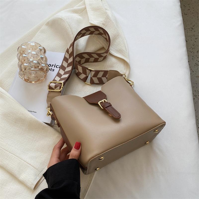 Tooxika Popular Small Bag For Women, New Style, Fashionable Wide-band Messenger Bag, Popular Niche Design Bucket Bag