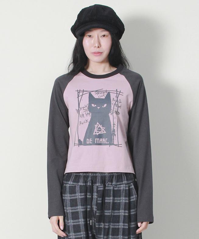 Deumakeu Boss Cat Raglan Semi-Crop Long Sleeve T-Shirt Pink & Charcoal