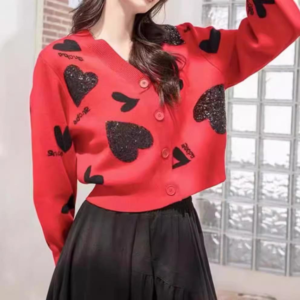 

Женский осенне-зимний кардиган с принтом в виде сердца и V-образным вырезом, трикотаж с длинным рукавом, вязаный свитер One Size красный