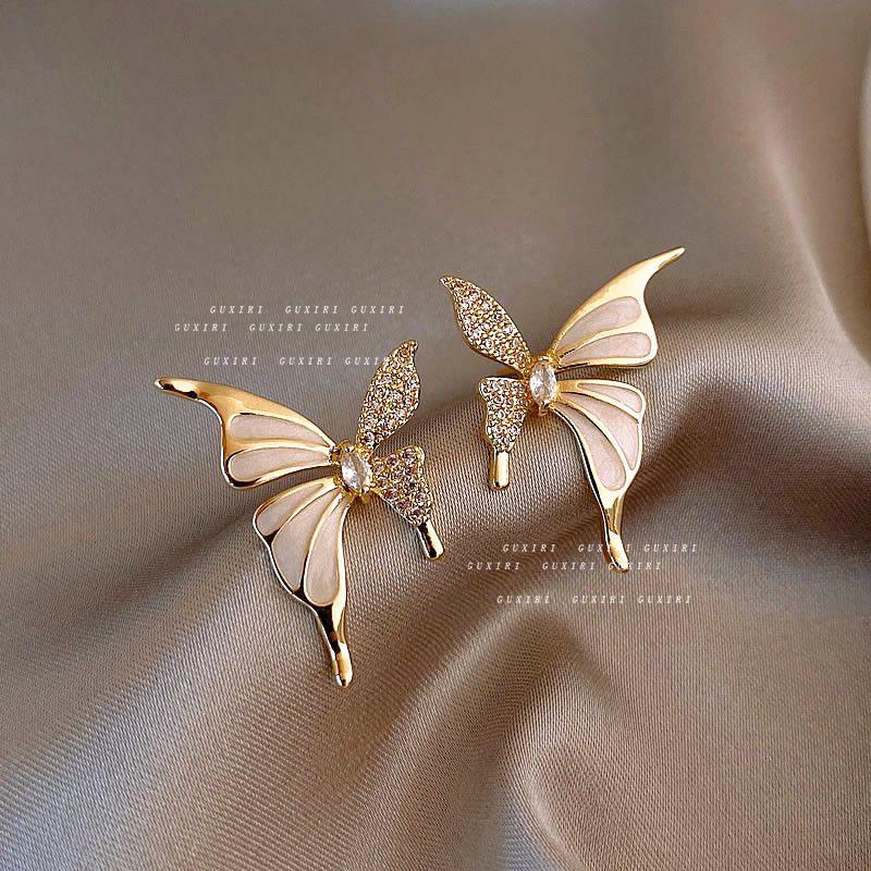 Elegant 2025 French Pearl Earrings for Women - Unique, High-End Design