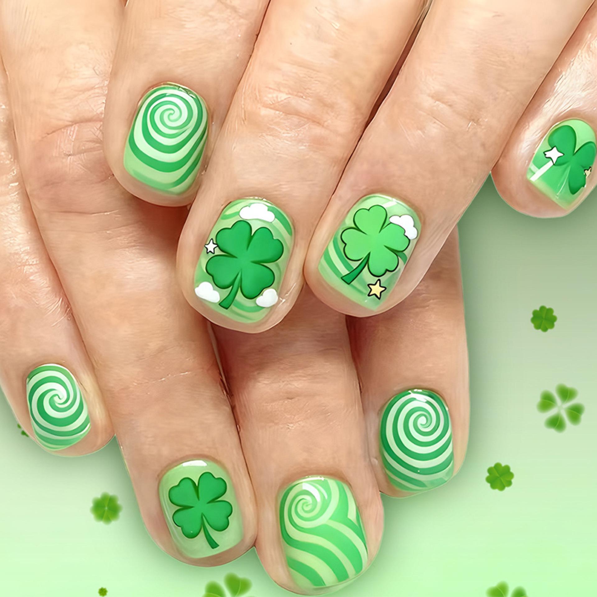 30-Piece St. Patrick’s Day Four-Leaf Clover Nail Art Tips in Lucky Green
