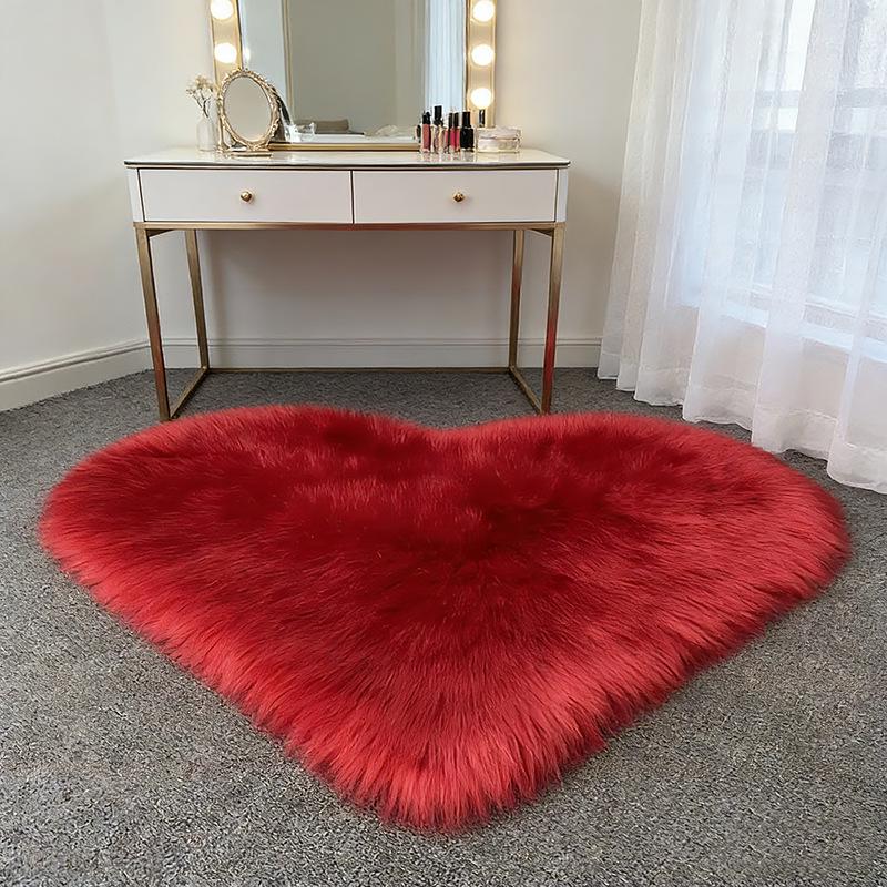 Heart-Shaped Long-Pile Plush Imitation Sheepskin Carpet for Bedroom or Living Room
