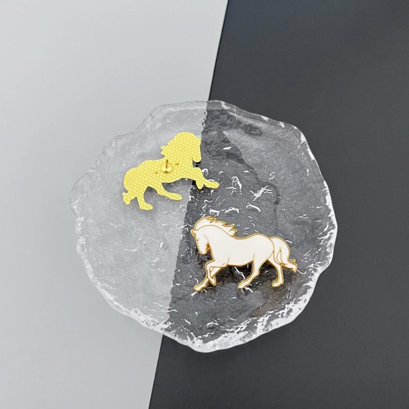 1Pc Exquisite White Horse Brooch for Men and Women, Dark Horse Cute Animal Alloy Brooch, Cartoon Accessories