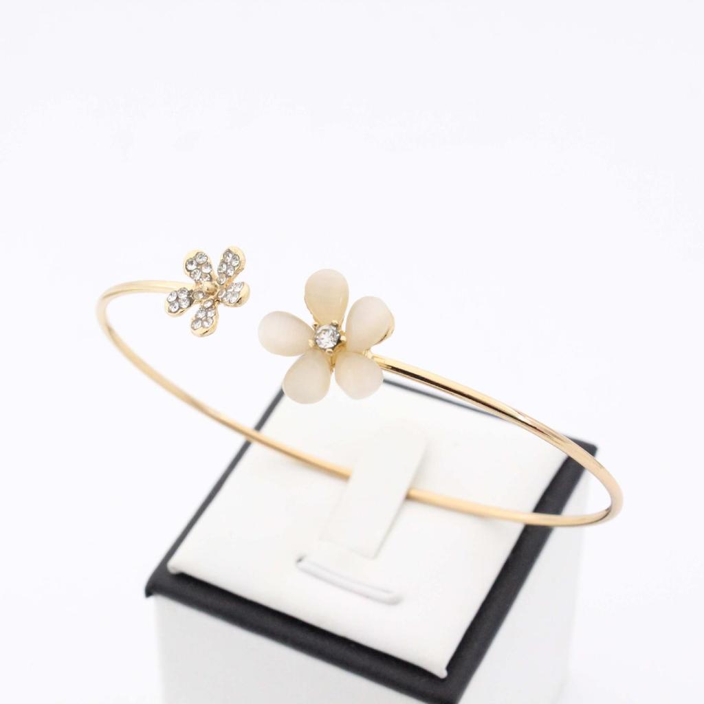 Korean Rhinestone Cat's Eye Flower Bracelet - Stylish Jewelry Accessory
