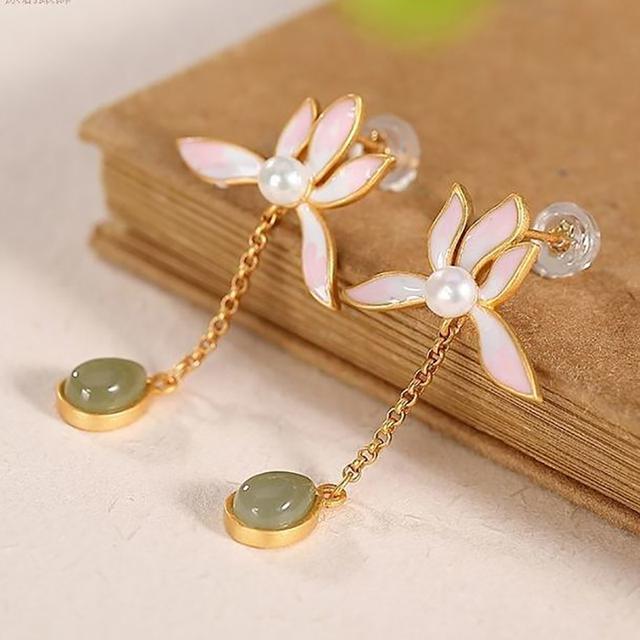 

Новые серебряные инкрустированные натуральные серьги-капли из нефрита Хотан в форме лотоса для женщин, элегантные и легкие роскошные ювелирные аксессуары зелёный