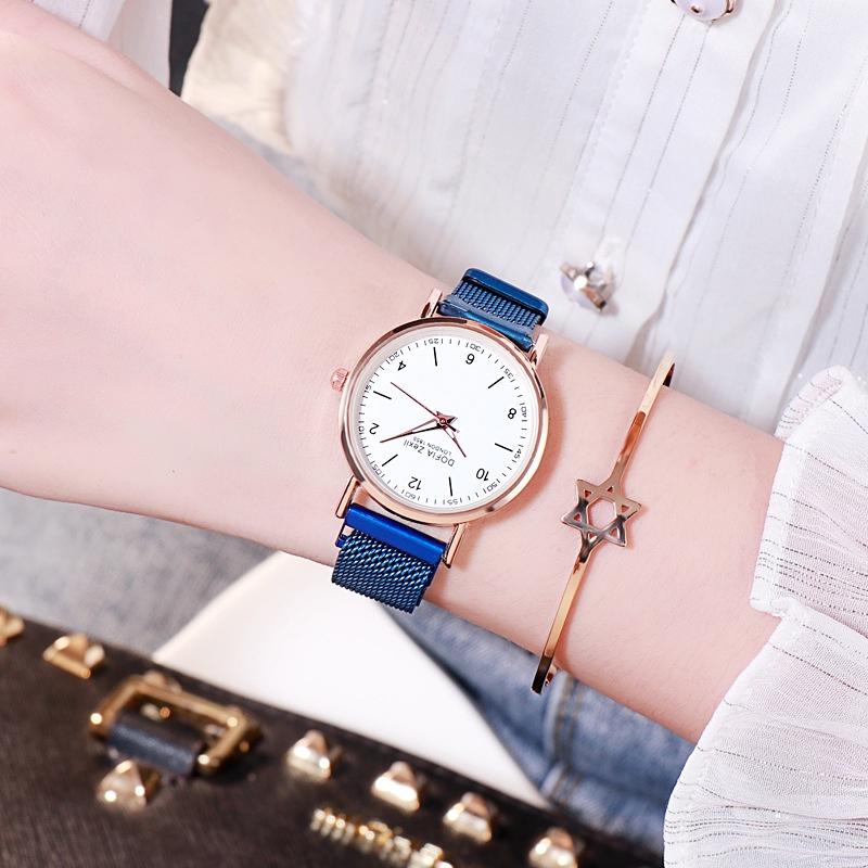 Modische Trendige Damen-Nachtlichtuhr Dekorative Quarz-Zifferblatt Lässiger Stil Roségold Sternenhimmel-Zifferblatt Nicht wasserdicht