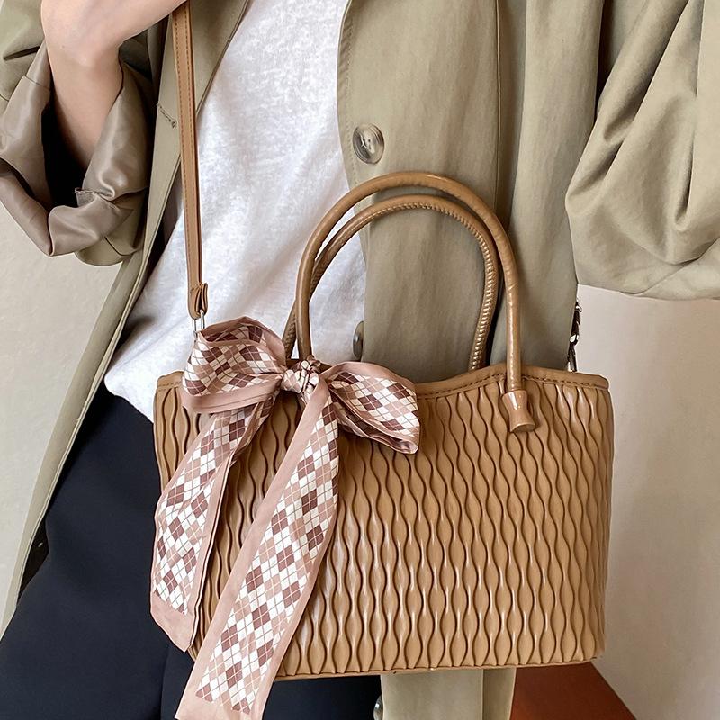 Korean Version of Trendy High-value Tote Bag 2025 New Fashion Temperament Large-capacity Shoulder Bag Commuter Women's Bag