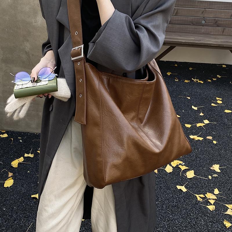 Vintage Commuter Bag Women's Large Capacity Underarm Bag Single Shoulder Messenger Bag