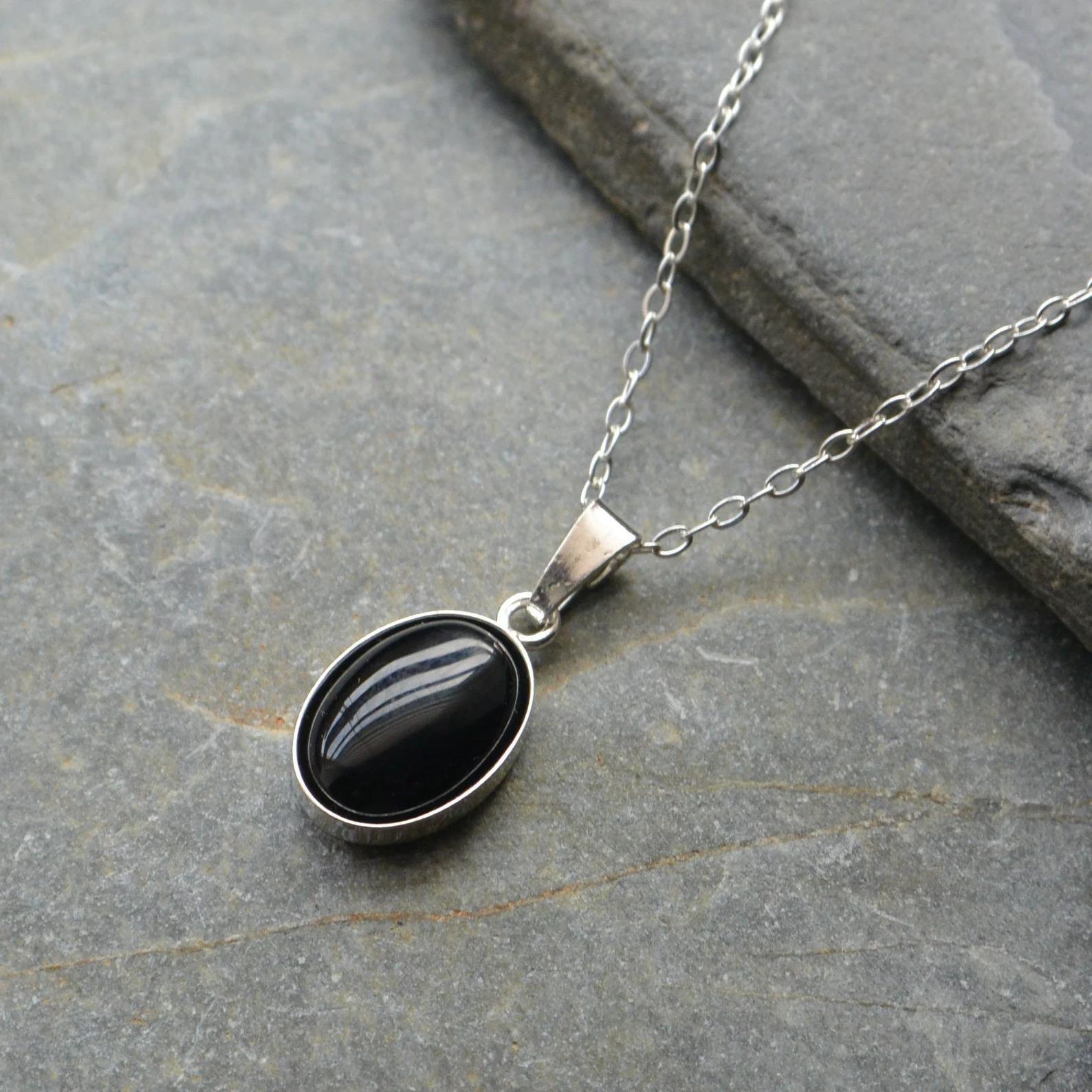 

Simple Retro Stainless Steel Oval-shaped Purple-black Onyx Pendant Necklace for Women Fashion Charm Collar Chain Jewelry Gifts чорний