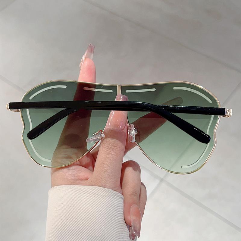 

Butterfly Sunglasses Women 2025 New Large Frame Hollow Oversized Sun Glasses Metal Y2K Unique Cycling Sunglasses Shades UV400