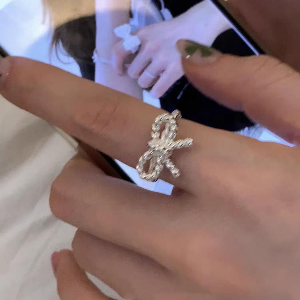 Korean Sweet Twist Bow Ring, Women's Fashionable Unique Index Finger Ring, Stacking and Wearing Ring, Advanced Sense