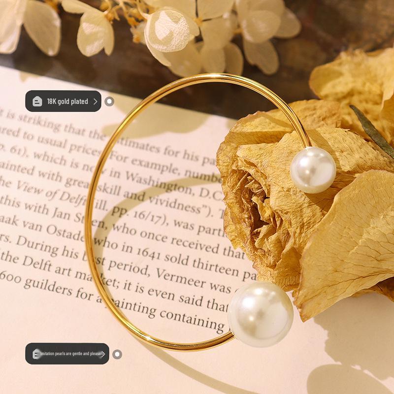 Korean Style Non-fading Faux Pearl Bracelet for Women, Exquisite 18K Gold-Plated Titanium Steel.