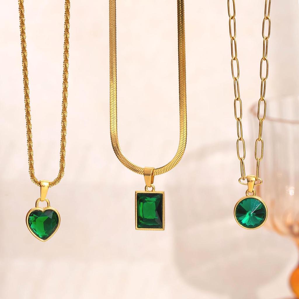 Stainless Steel Emerald Zirconia Women's Fashion Necklace, Light Luxury Clavicle Chain